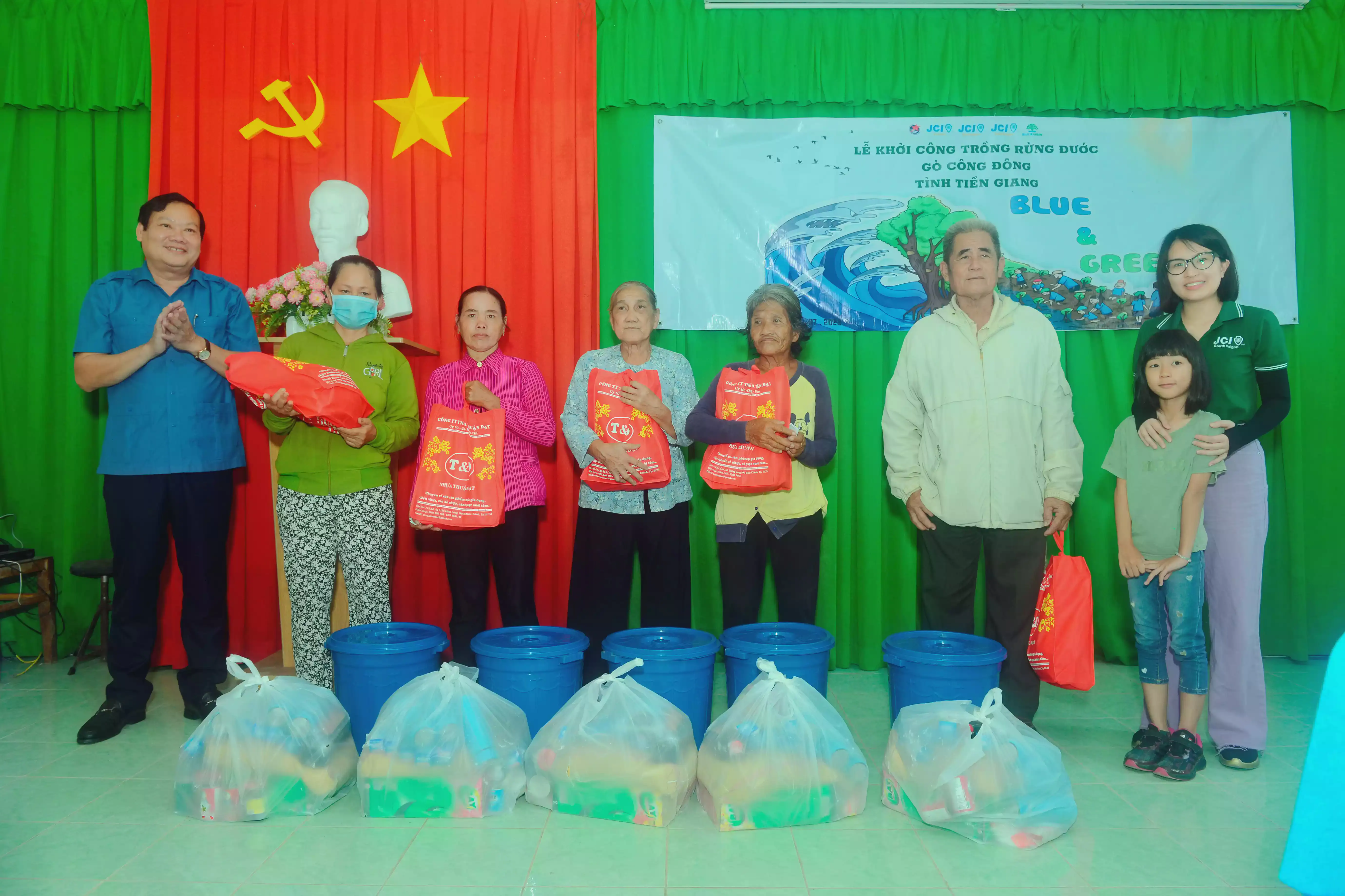 /images/post/asie/asie-sud-est/01-vietnam/07-blue-green-project/meeting/blue_green_project_07.webp