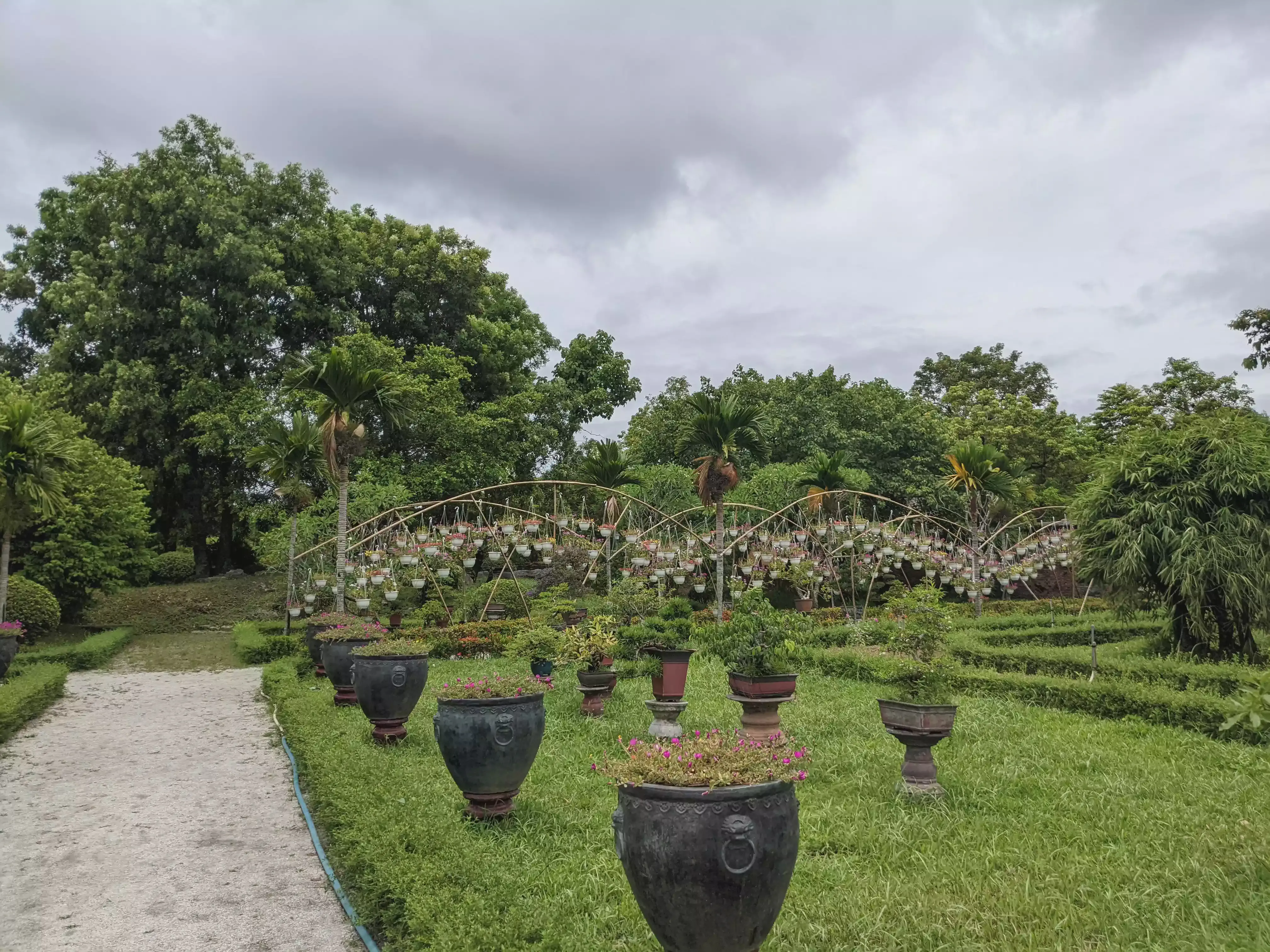 /images/post/asie/asie-sud-est/01-vietnam/05-hue-1/gardens/hue_38.webp