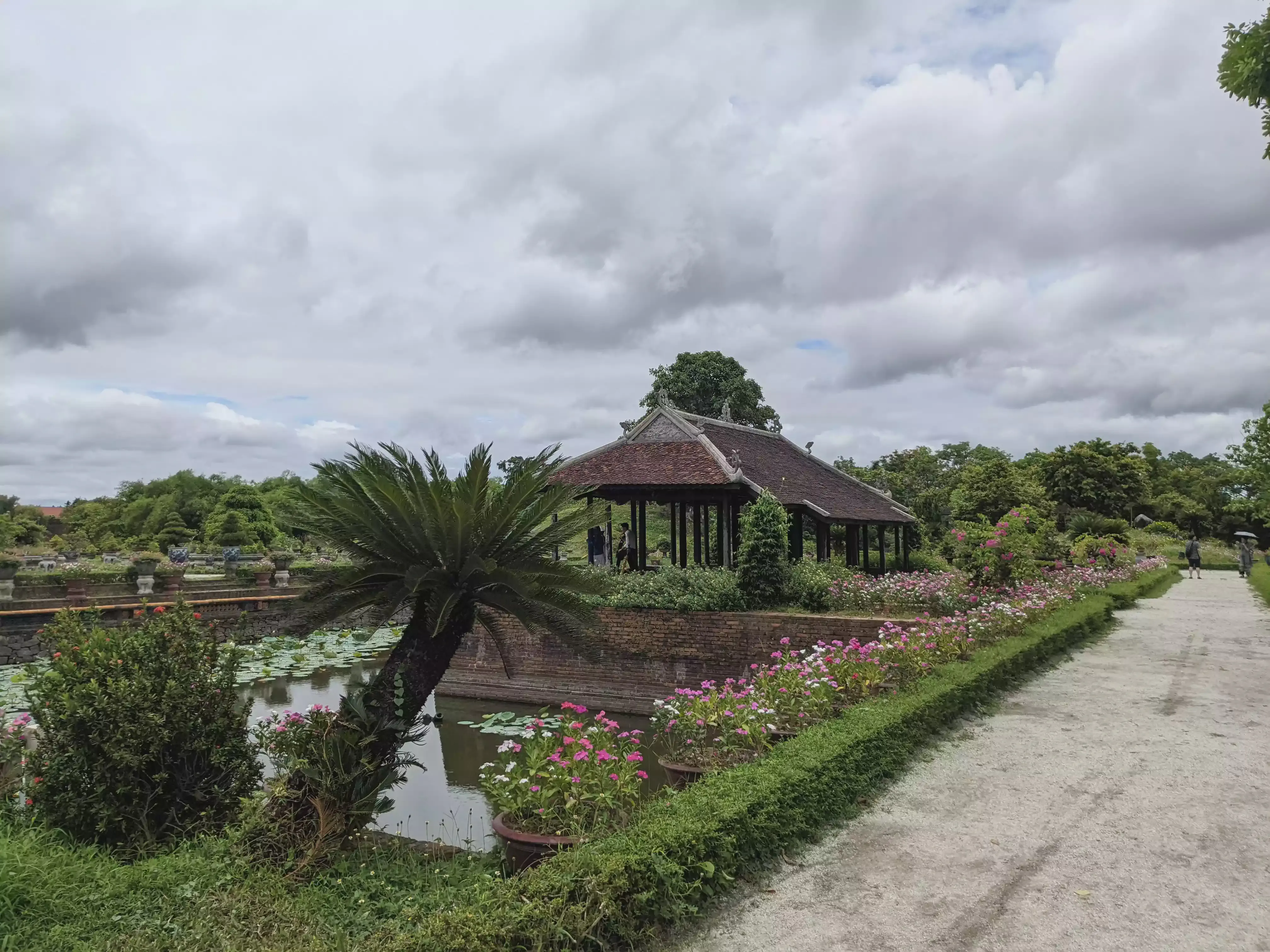 /images/post/asie/asie-sud-est/01-vietnam/05-hue-1/gardens/hue_39.webp