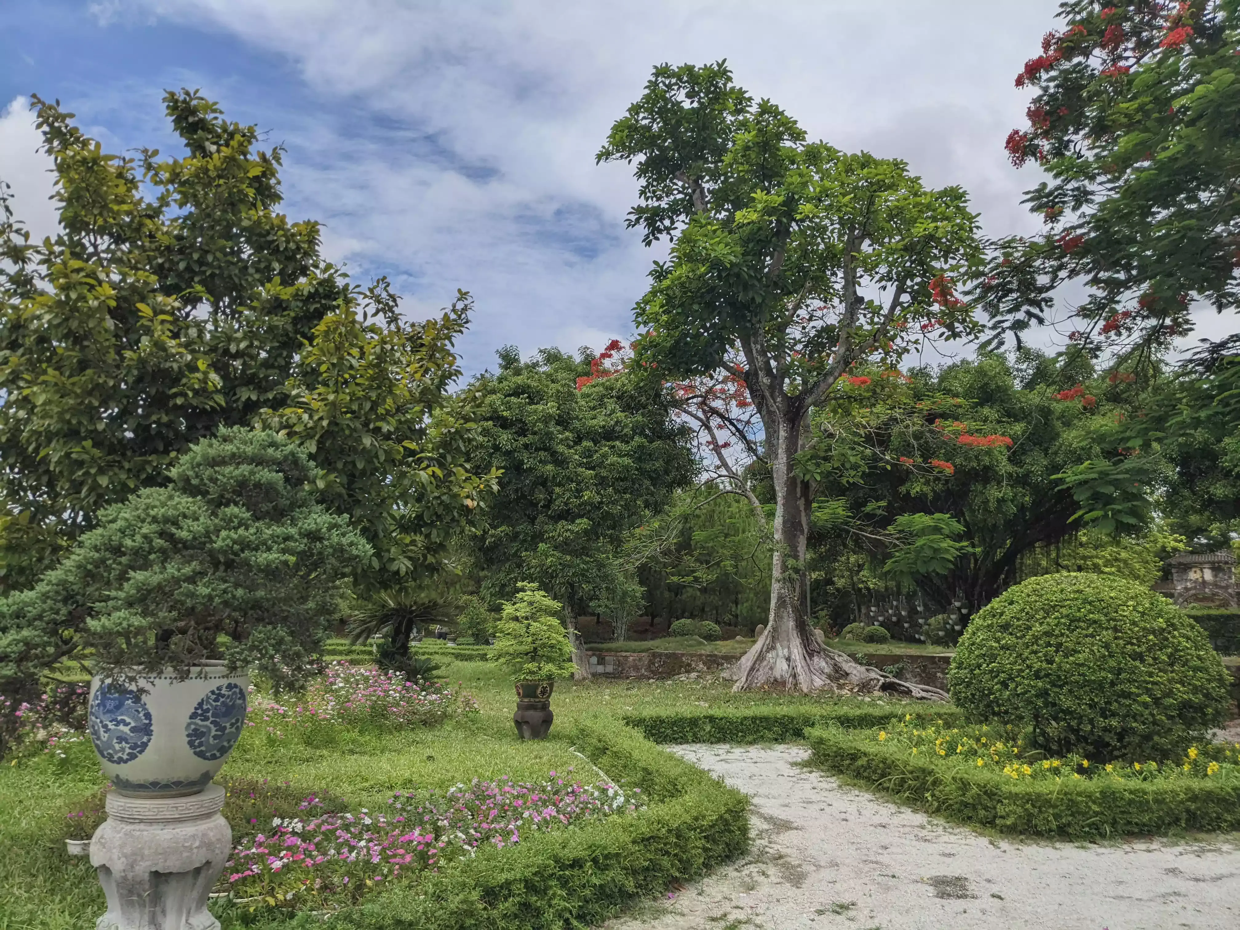 /images/post/asie/asie-sud-est/01-vietnam/05-hue-1/gardens/hue_40.webp