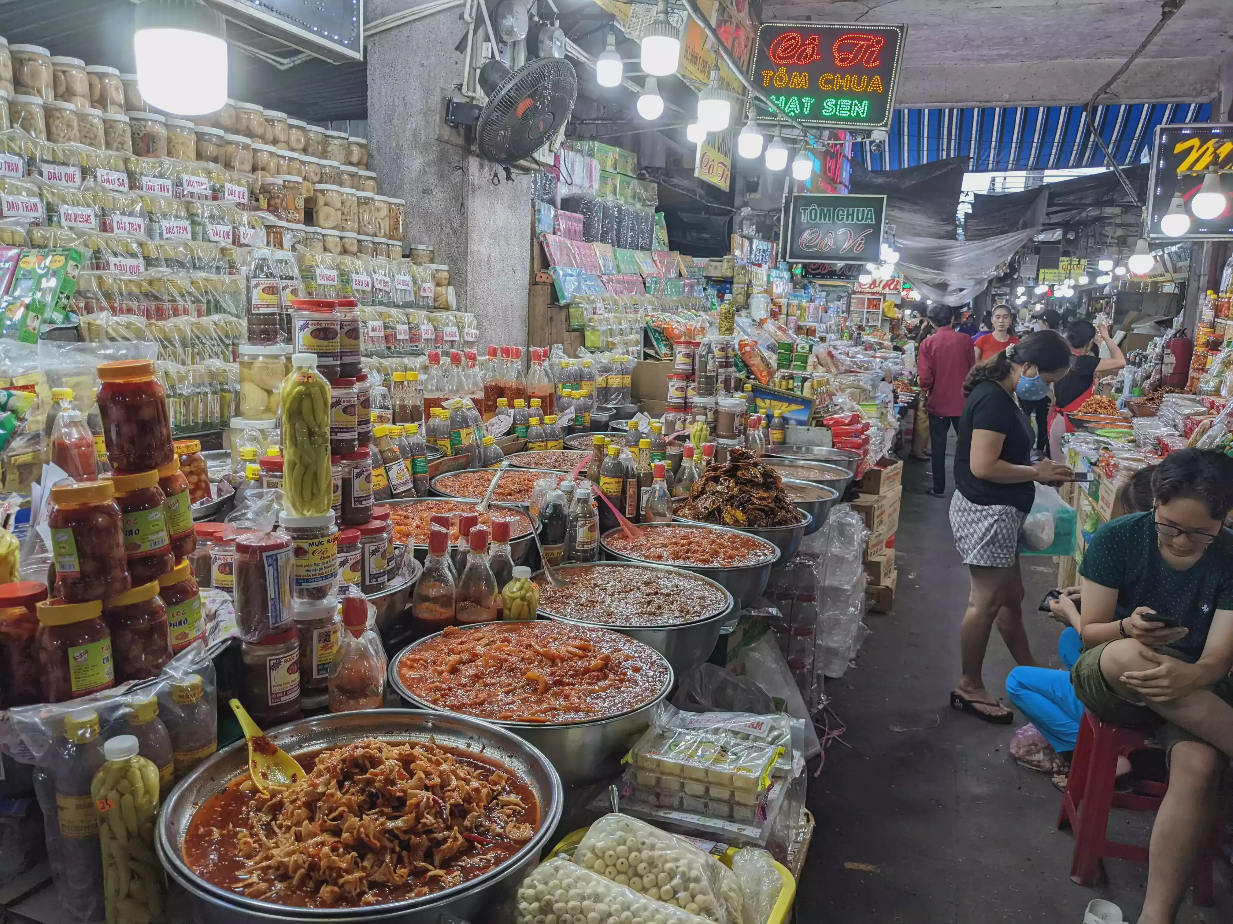 /images/post/asie/asie-sud-est/01-vietnam/06-hue-2/market/hue_58.webp