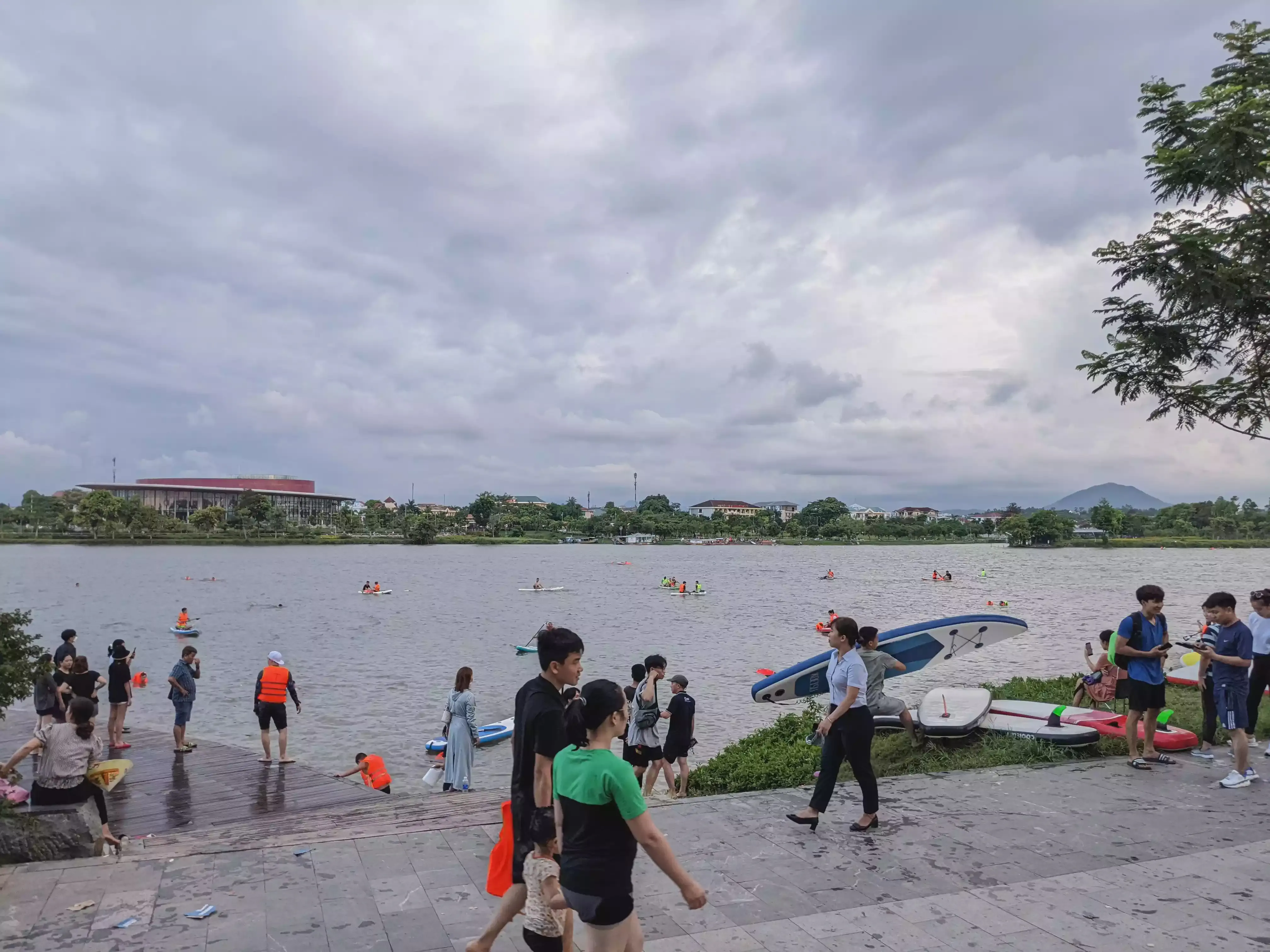 /images/post/asie/asie-sud-est/01-vietnam/06-hue-2/riverside/hue_gall_river_3.webp