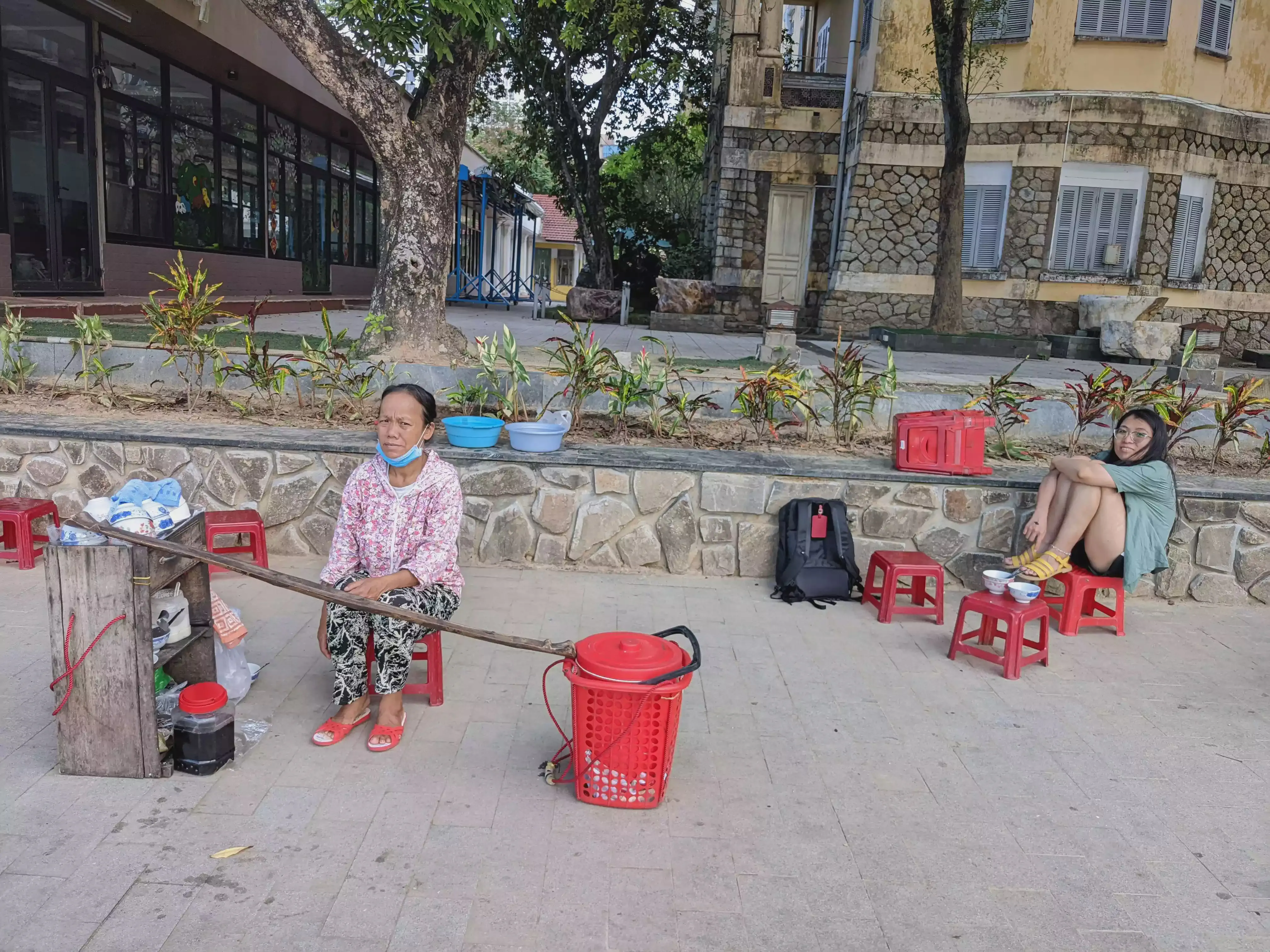 /images/post/asie/asie-sud-est/01-vietnam/06-hue-2/snack-river/hue_55.webp